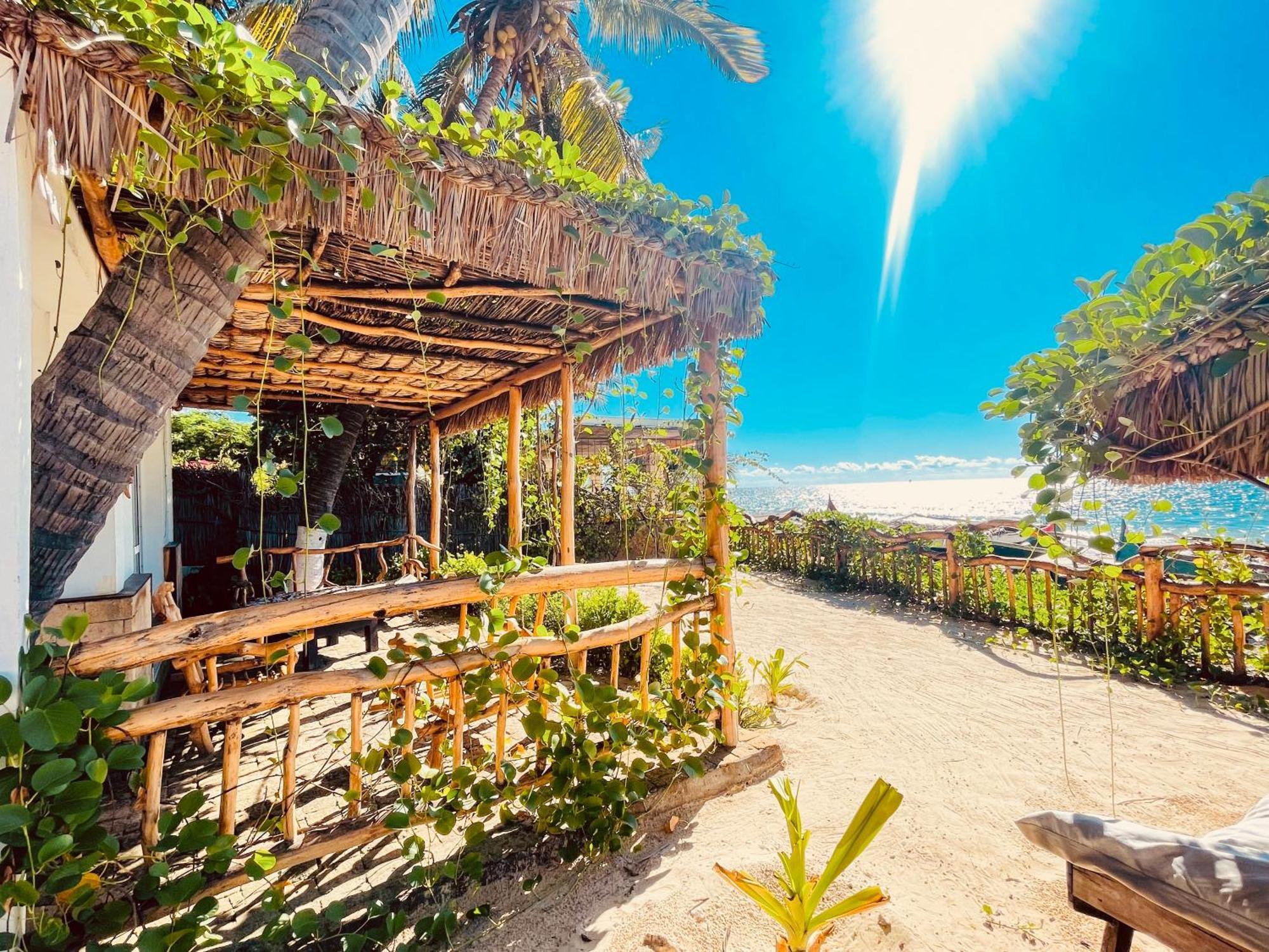 Vovo Telo Lodge Toliara Exterior photo