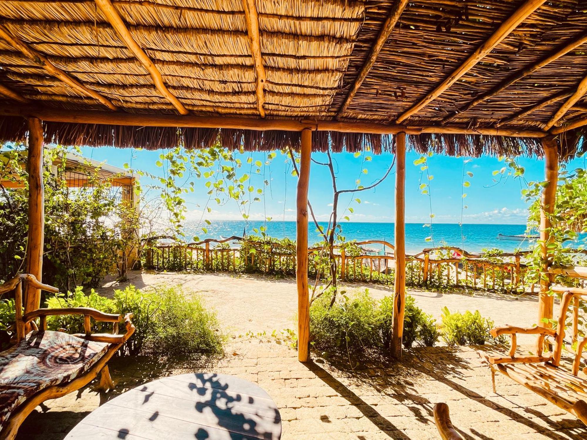 Vovo Telo Lodge Toliara Exterior photo
