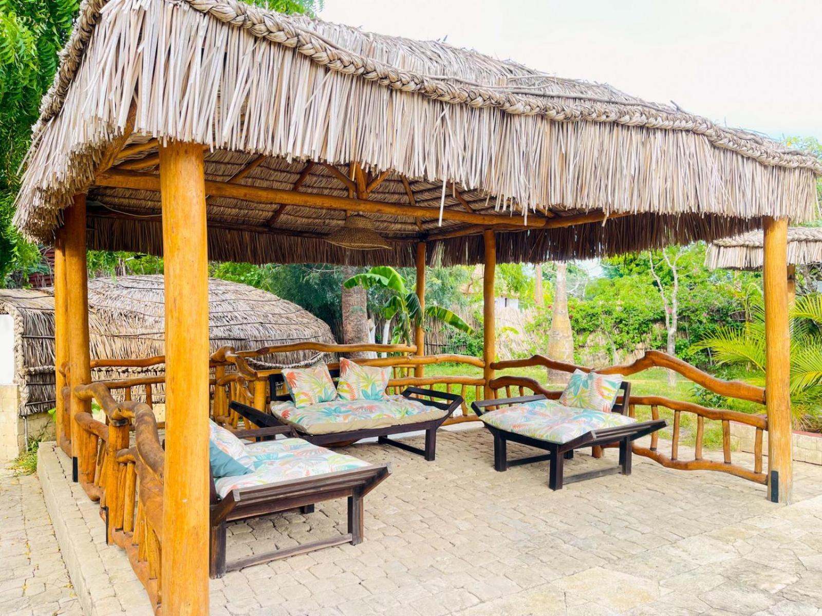 Vovo Telo Lodge Toliara Exterior photo