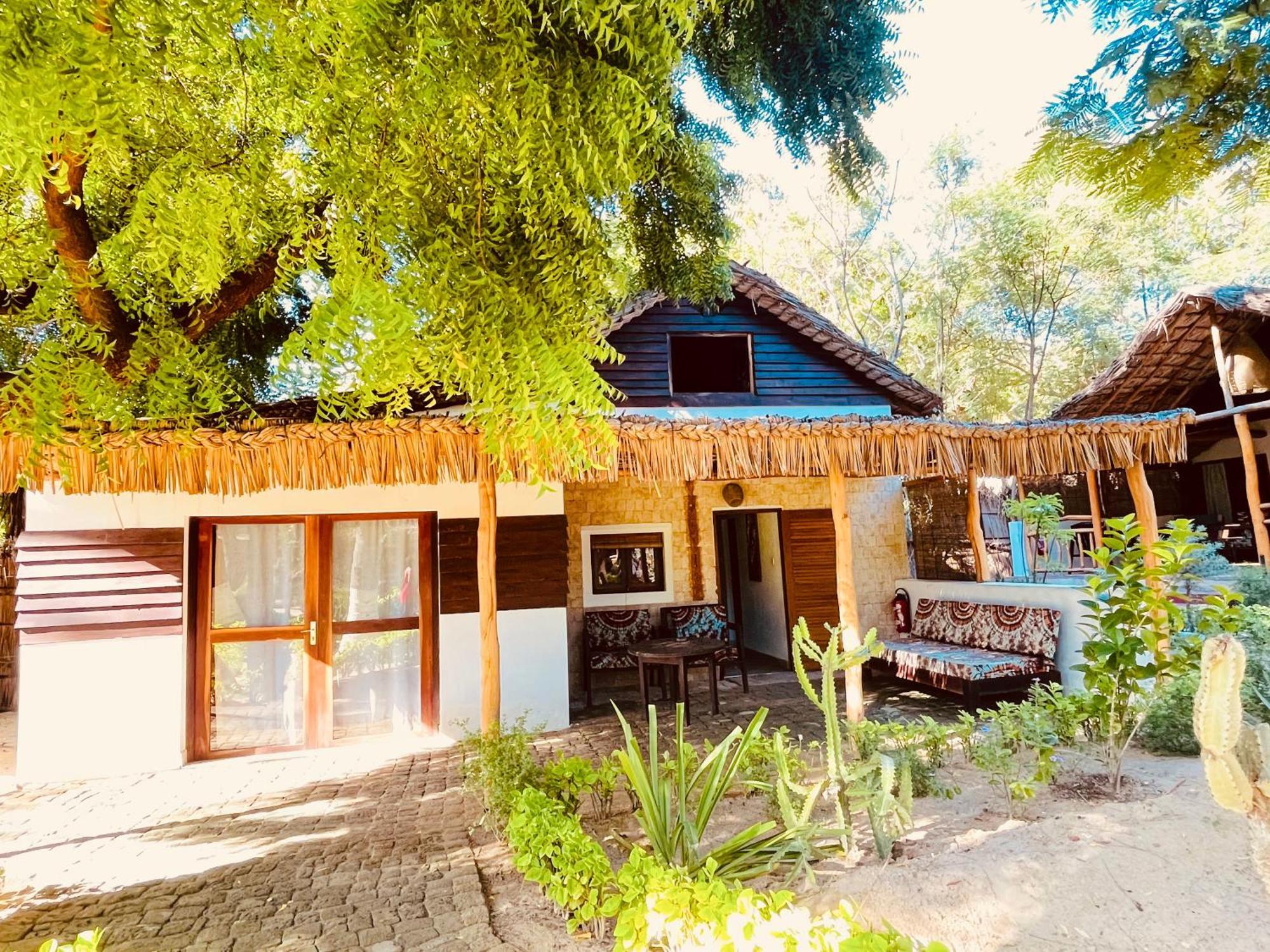 Vovo Telo Lodge Toliara Exterior photo