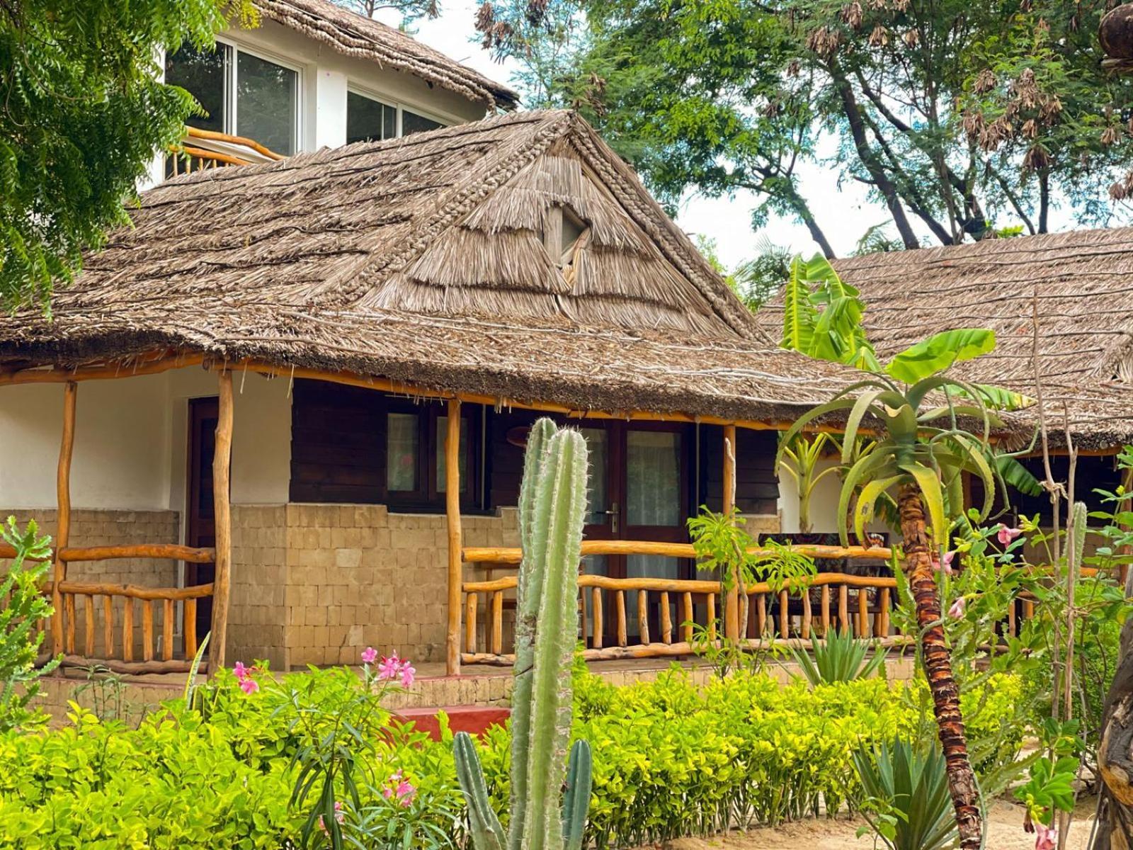 Vovo Telo Lodge Toliara Exterior photo