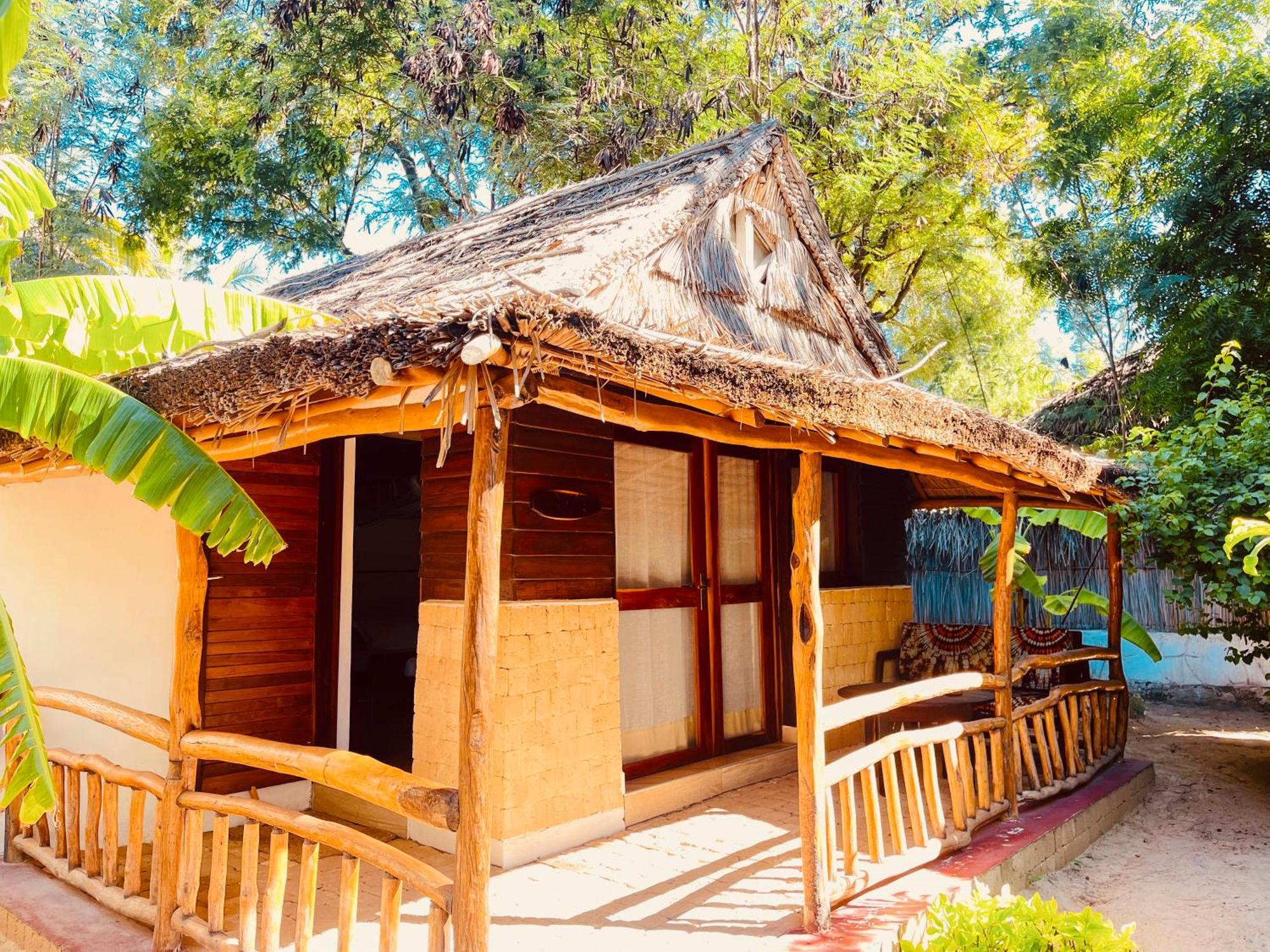 Vovo Telo Lodge Toliara Exterior photo