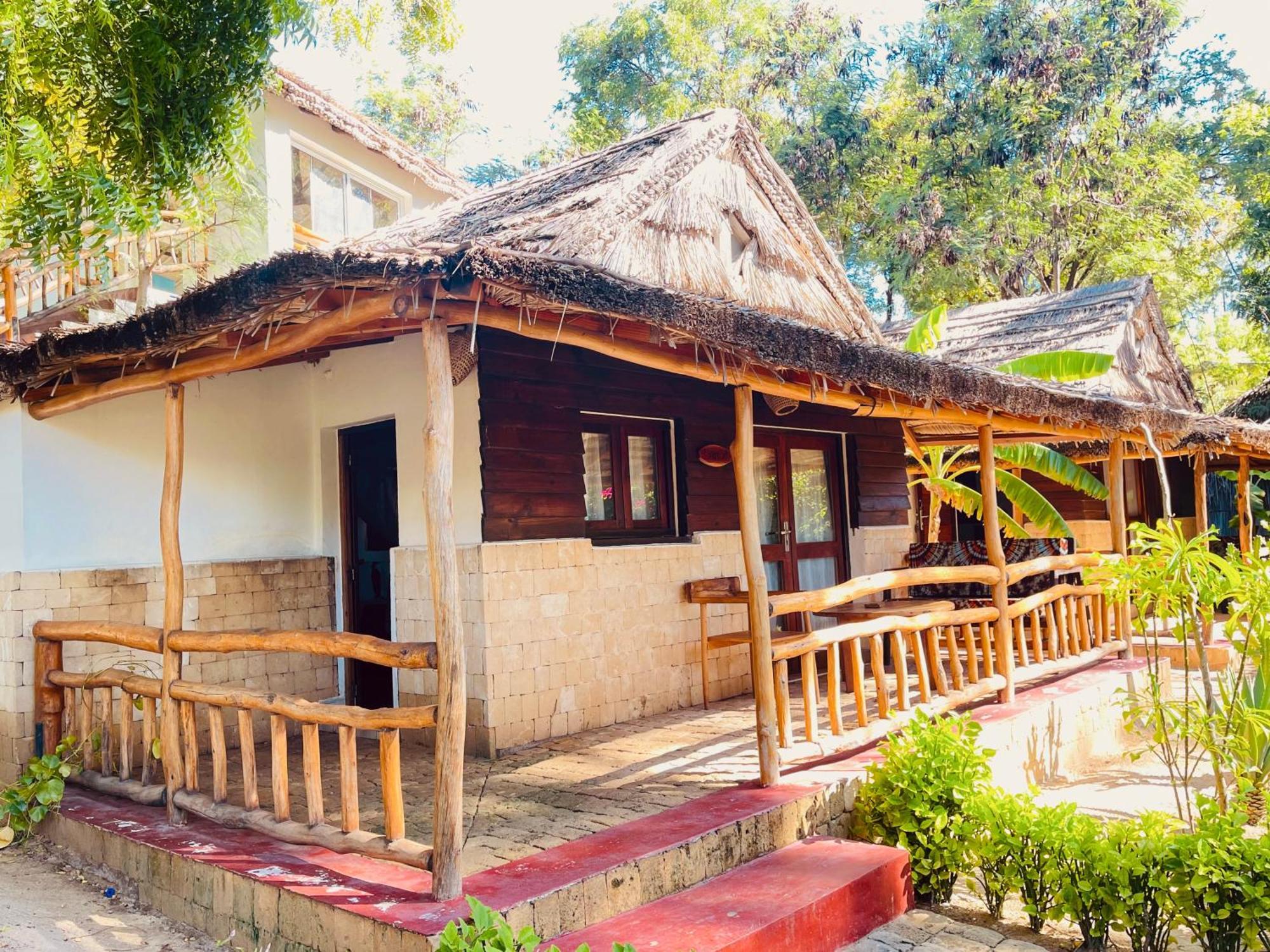 Vovo Telo Lodge Toliara Exterior photo