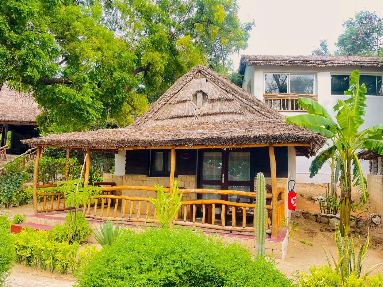 Vovo Telo Lodge Toliara Exterior photo